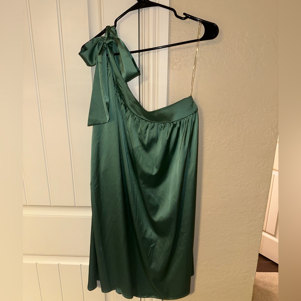 Green one shoulder tie dress